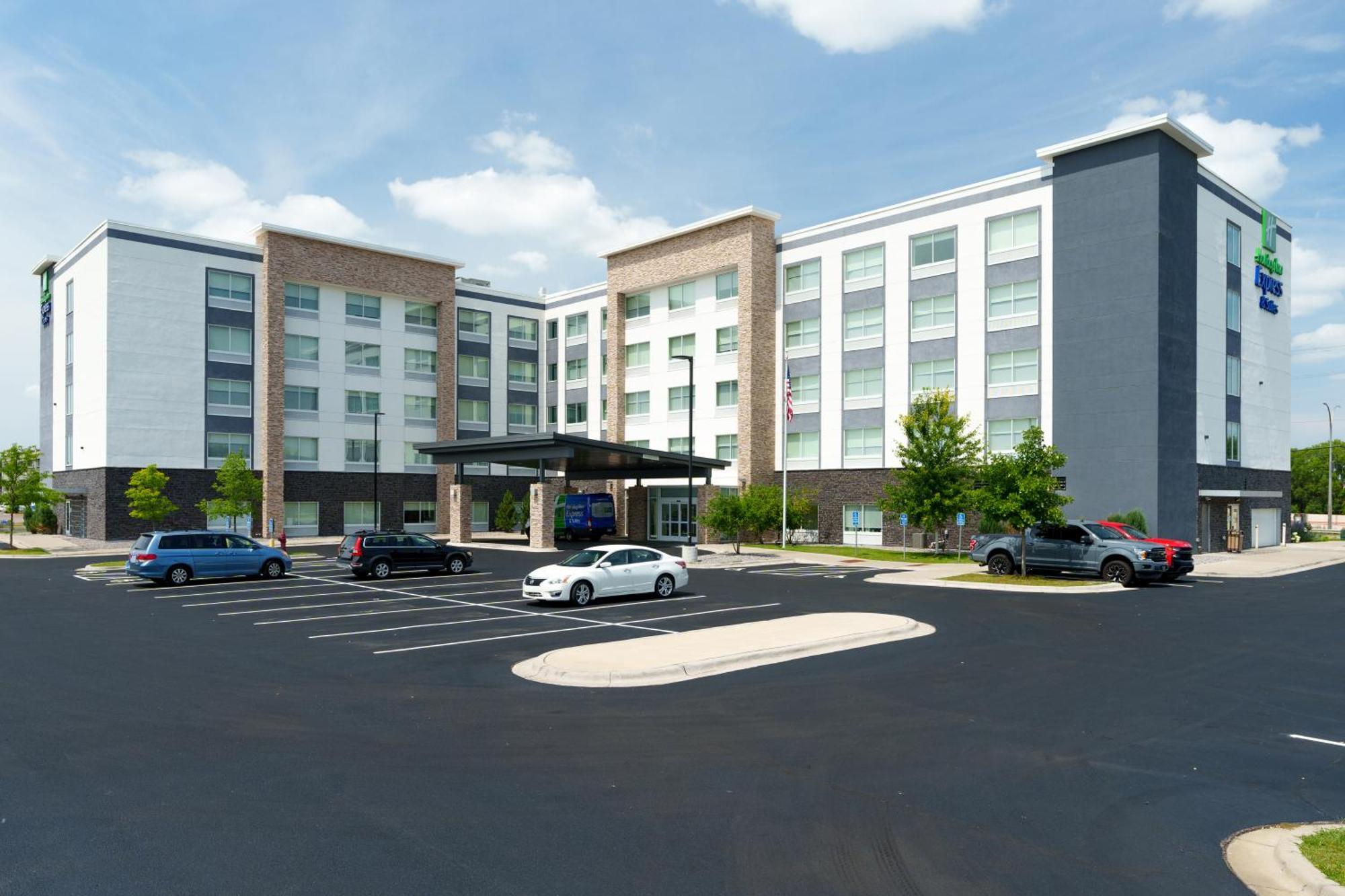 Holiday Inn Express & Suites - Mall Of America - Msp Airport, An Ihg Hotel Bloomington Exterior photo